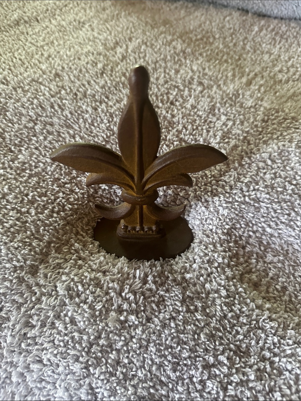 Rustic Fleur-de-Lis Cast Iron Accent in Brown